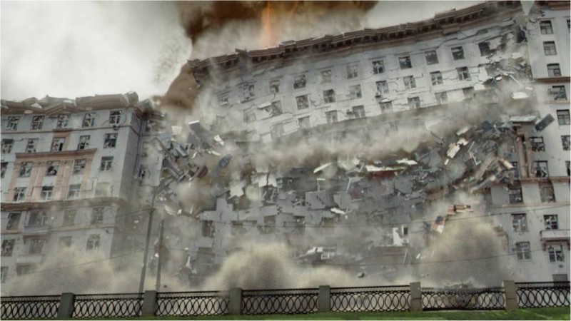 l-ora-nera-il-crollo-di-un-immenso-edificio-in-una-suggestiva-scena-del-thriller-apocalittico-226006