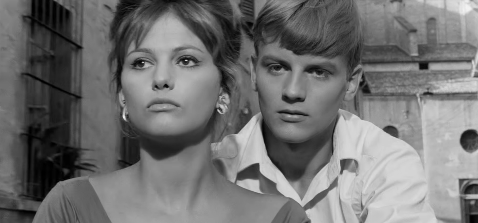 La ragazza con la valigia è un film del 1961 diretto da Valerio Zurlini, presentato in concorso al Festival di Cannes. Con Claudia Cardinale