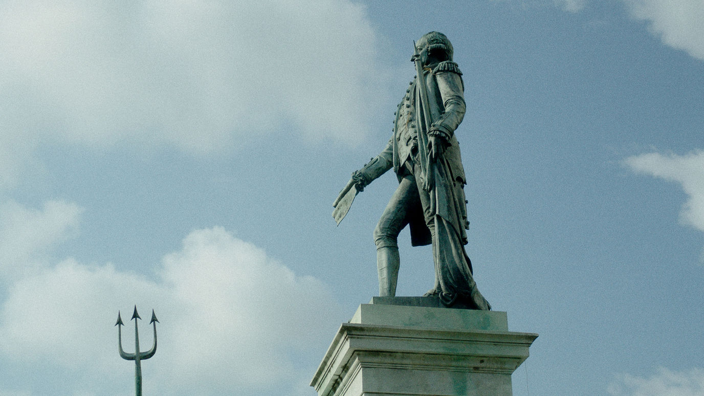 Friends and Strangers: statua a Sydney