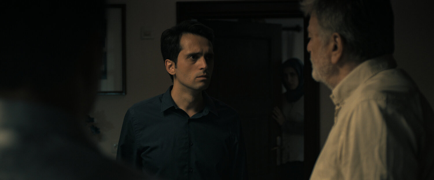 Between Two Dawns: Kadir in un dialogo chiave col padre
