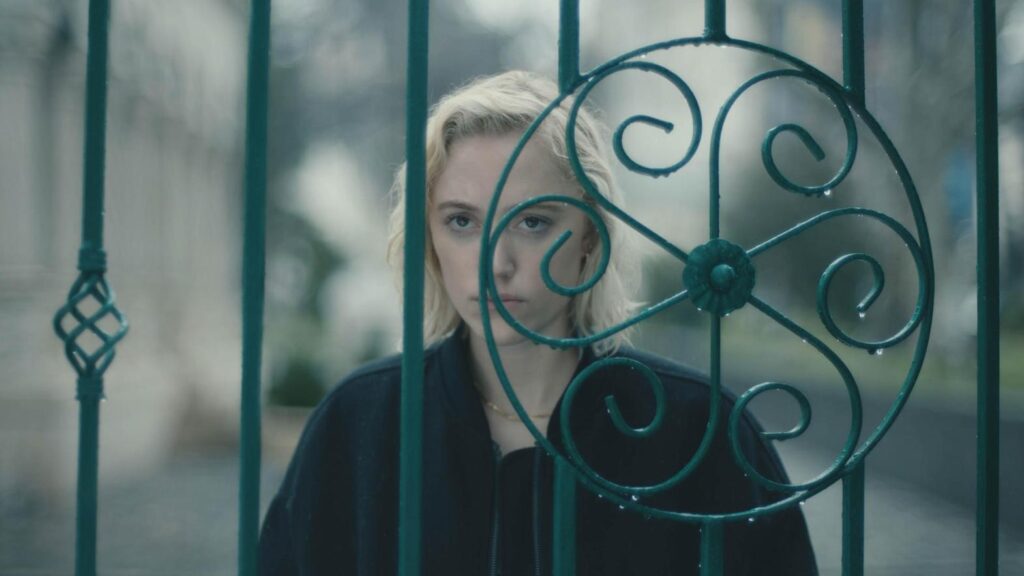 Watcher Maika Monroe