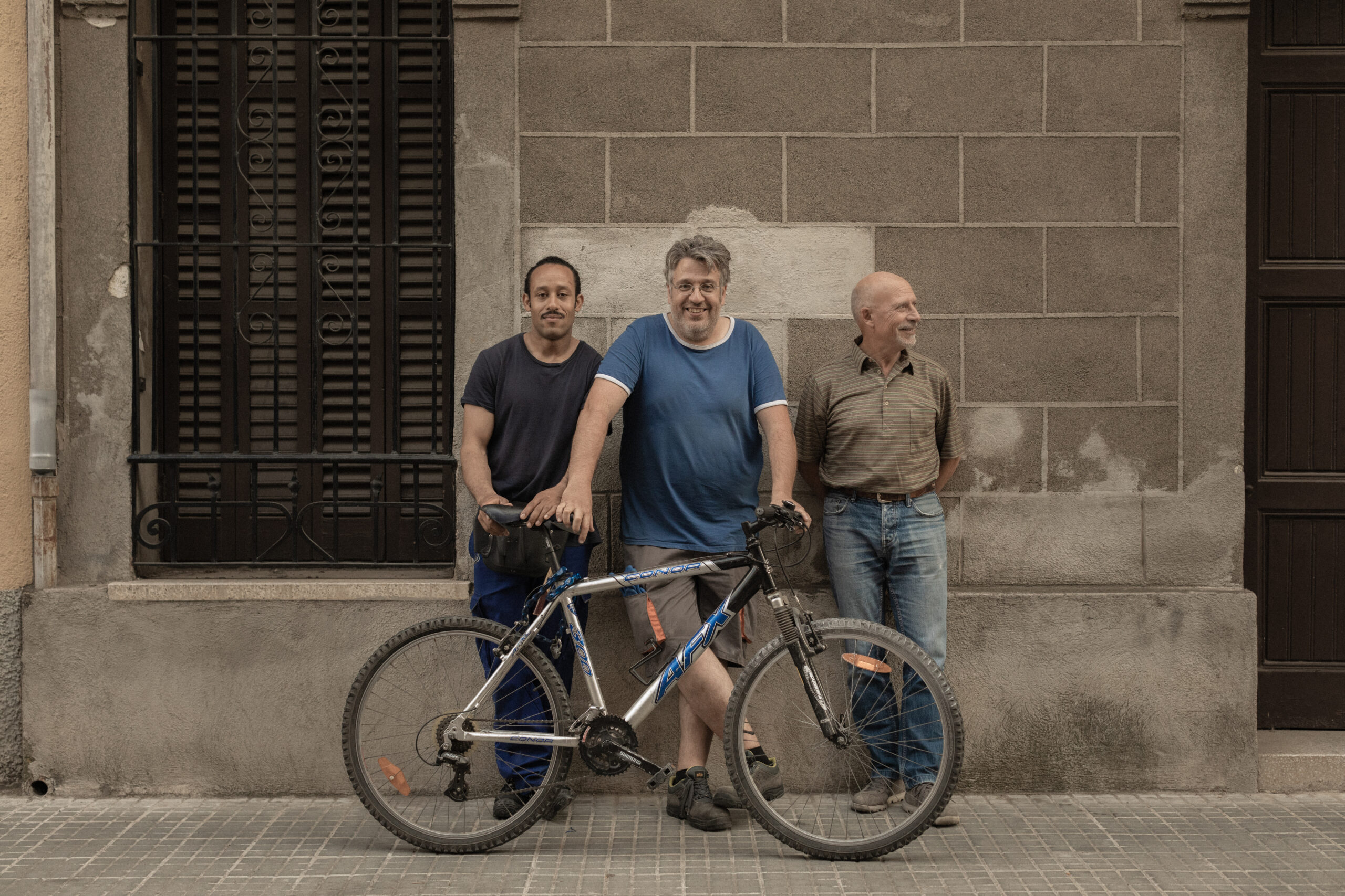 I tuttofare, foto di set dei tre protagonisti del film di Neus Ballus