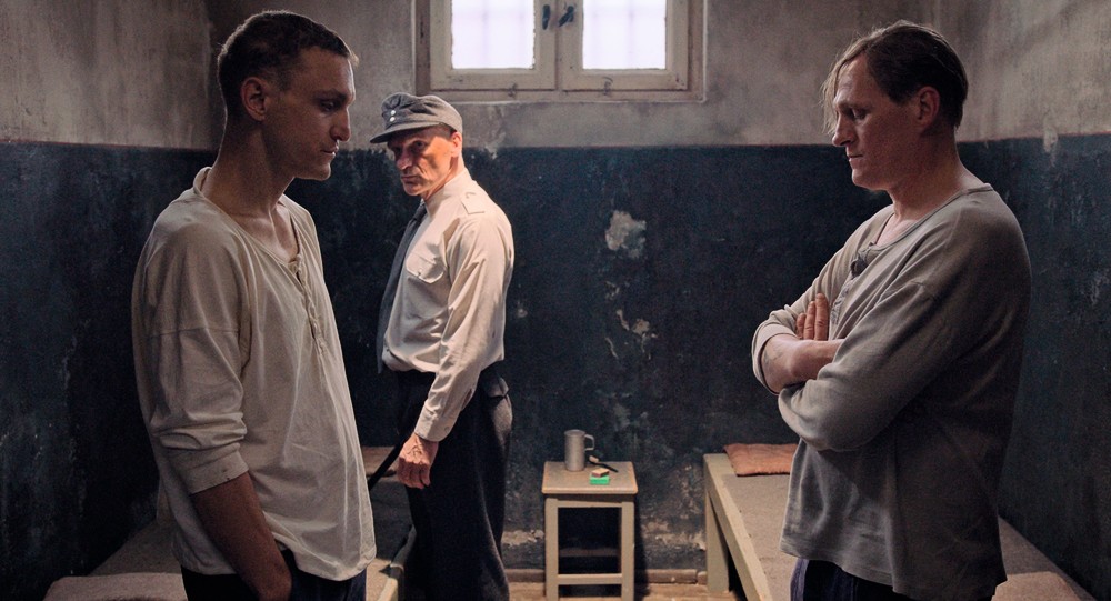 Greaat Freedom, Hans e Viktor in carcere uno di fronte all'altro scrutati da una guardia