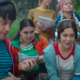 Irene e la sua troupe stanno vedendo dagli screen-play gli attori in azione