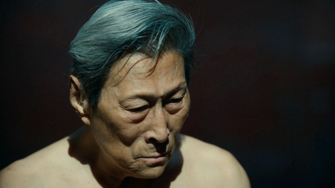 Man in black di Wang Bing