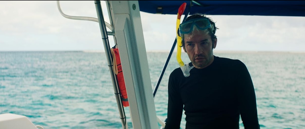 Shark - Jack (Edgerton) prima del tuffo in mare