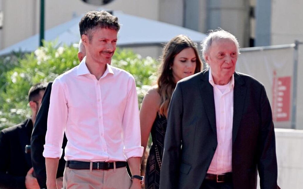 Simone Scafidi con Dario Argento sul red carpet di Venezia80