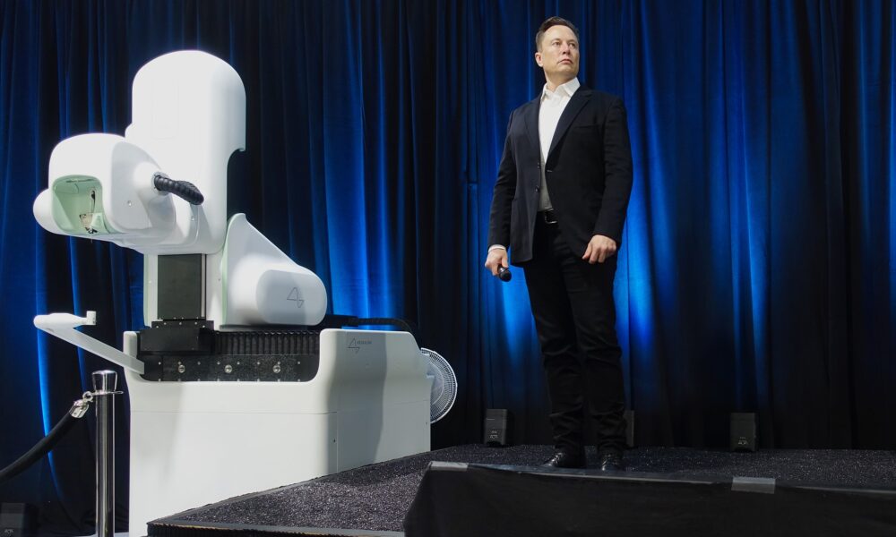 Elon Musk e i collegamenti con "Io, Robot"