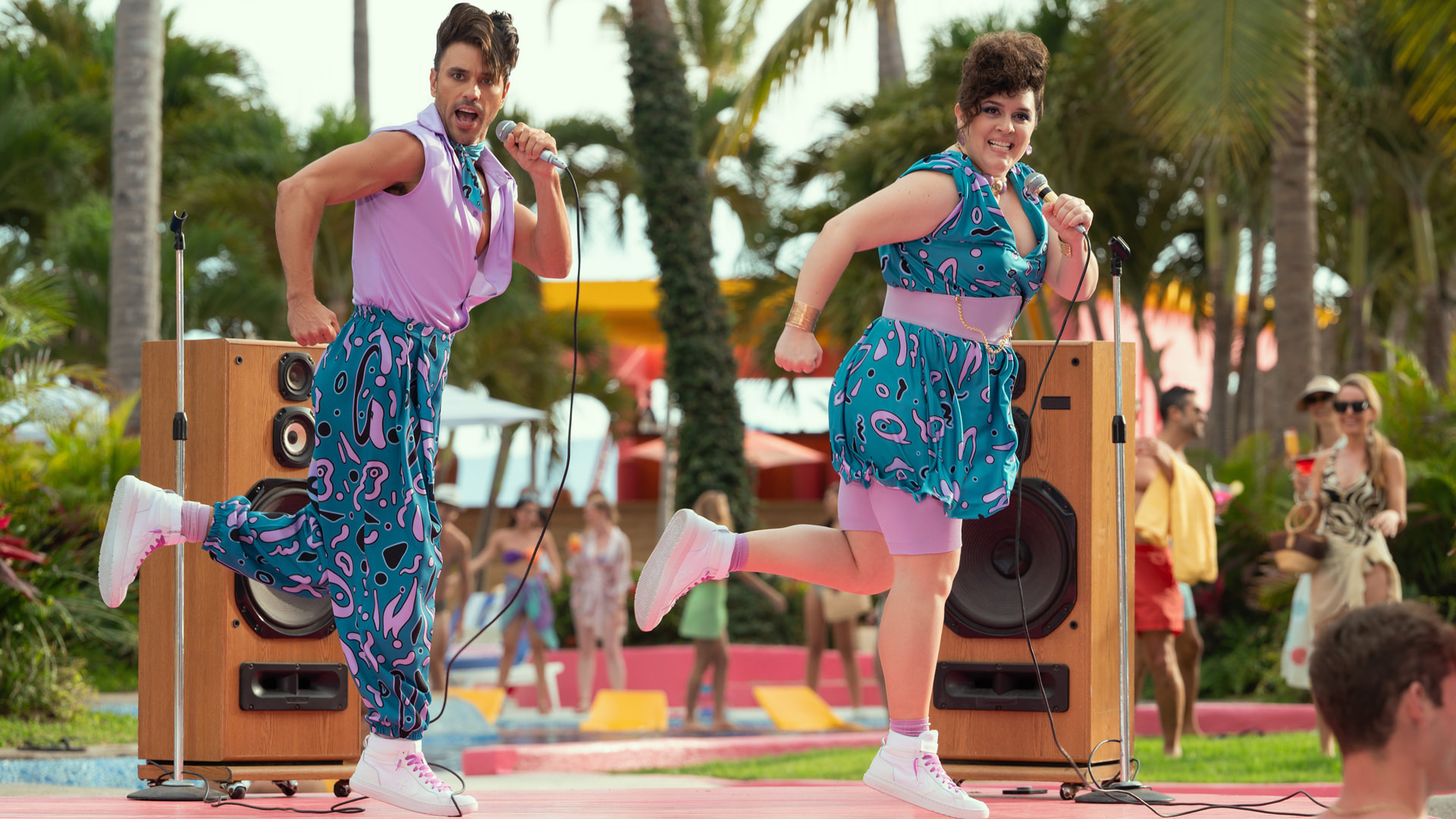 'Acapulco'- il trailer della terza stagione della comedy bilingue in arrivo il 1° maggio su Apple TV+