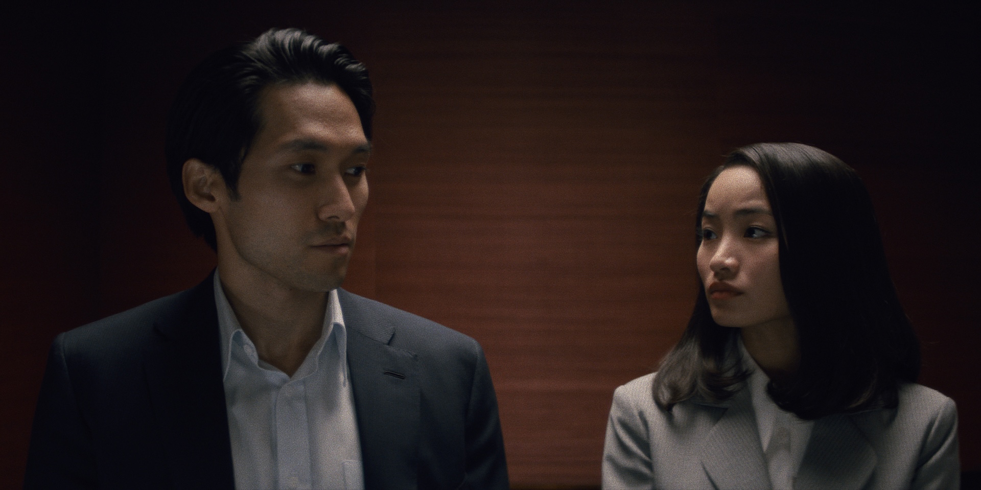 Jin Ha e Anna Sawai in “Pachinko - La moglie coreana”