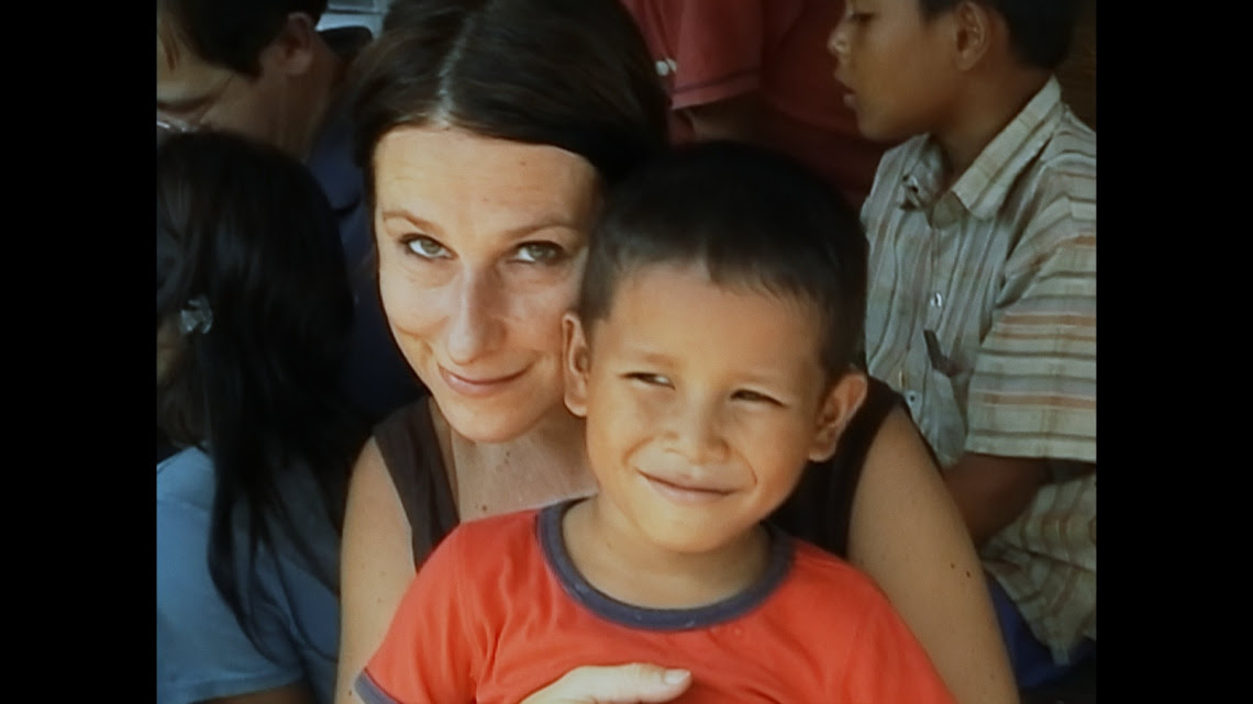 Francesca Pirani e il figlio adottivo Vakhim, protagonista del doc