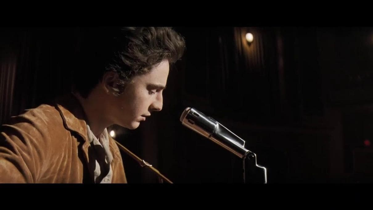 Timothée Chalamet è Bob Dylan in A Complete Unknown