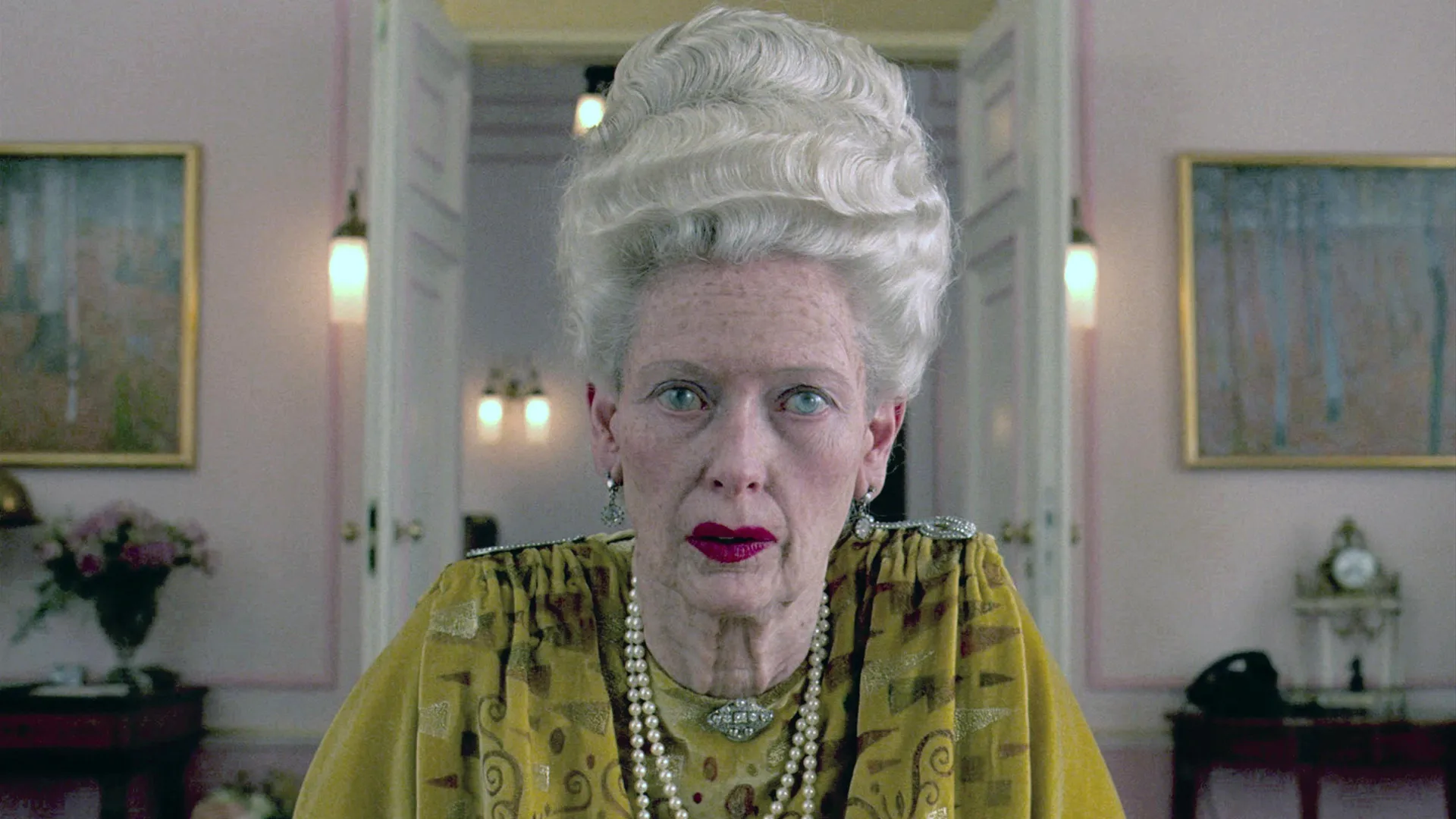 Tilda-Switnon-Grand-Budapest-Hotel