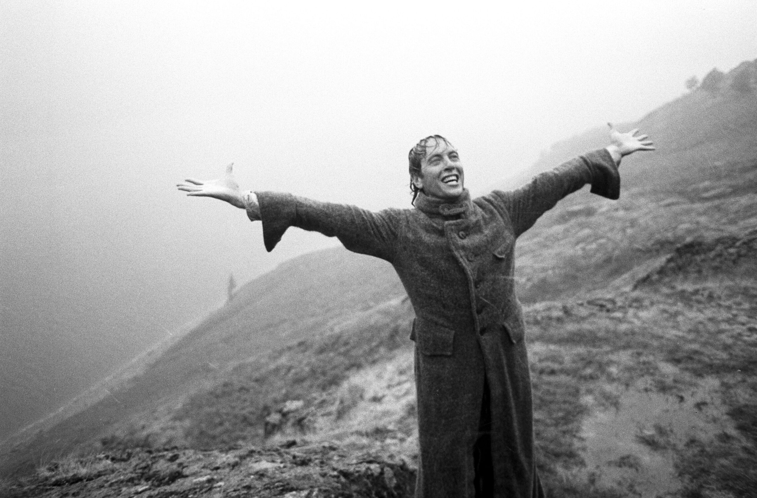Withnail & IUno splendido Richard E. Grant nel film che ha lanciato la sua carriera, tra amicizia e malinconia. Qui la recensione di 'Withnail & I'