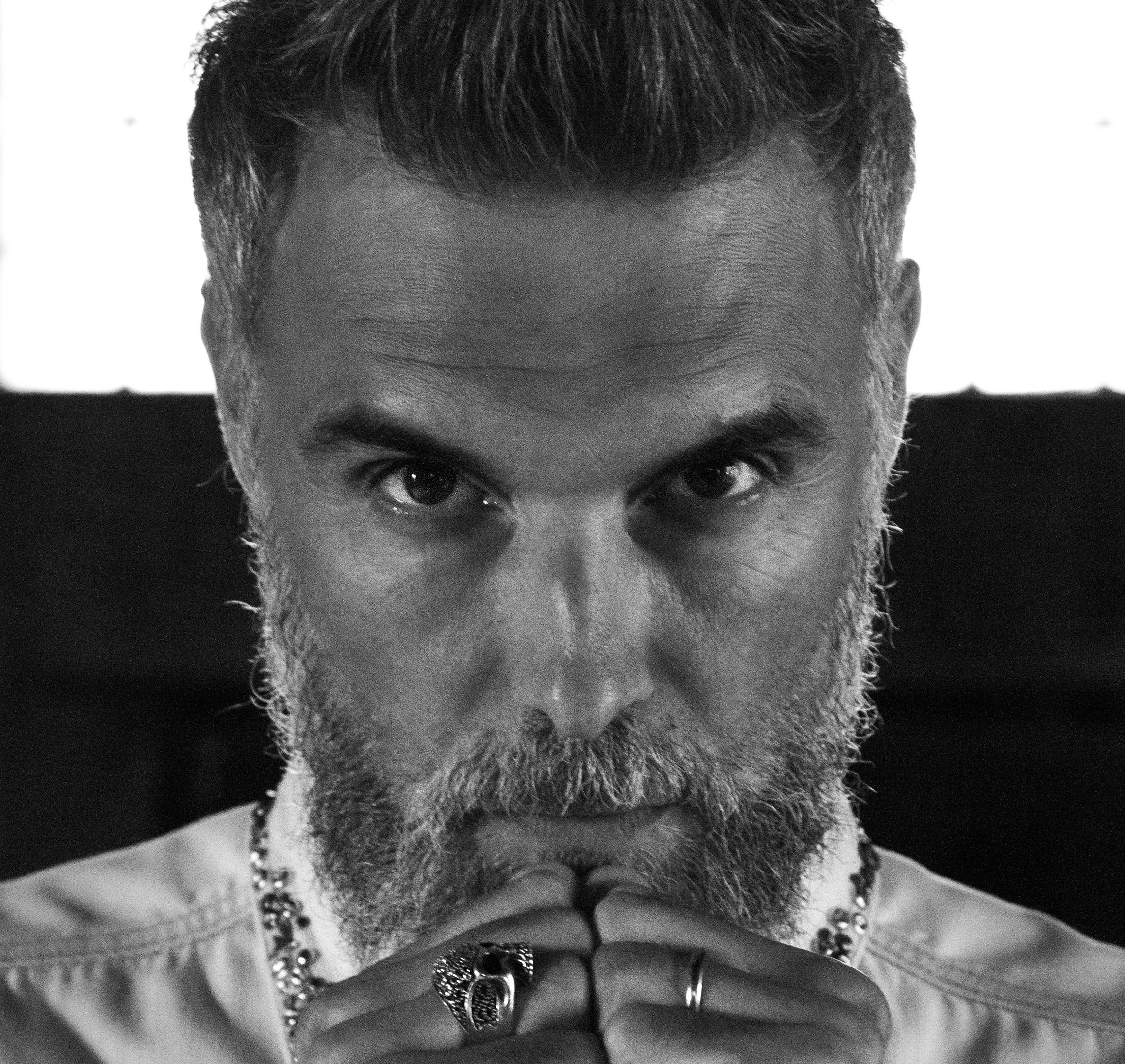 mauro mancini mani nude