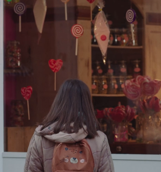 Il cortometraggio Pocket change racconta le difficoltà di integrazione dei bambini provenienti da famiglie con difficoltà economiche.