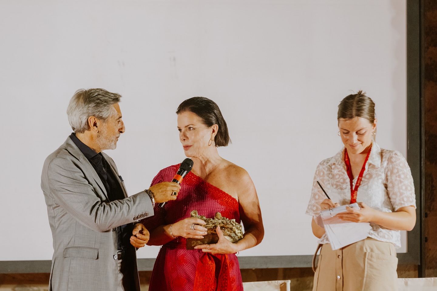 Marcia Gay Harden con il direttore dell'Ischia Film Festival Michelangelo Messina