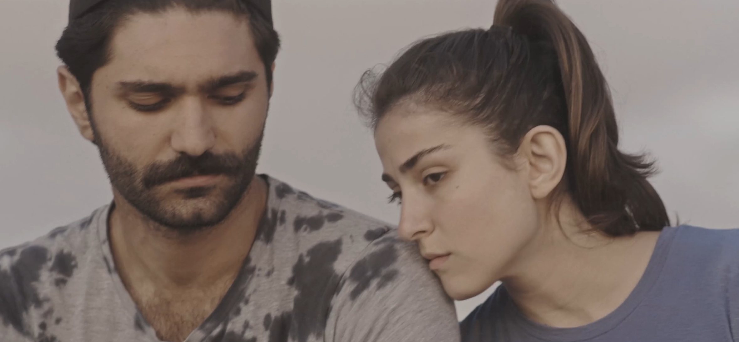 'The sun sets on beirut' di Daniela Stephan racconta le esplosioni del 4 agosto 2020 nella capitale libanese, ma è anche molto di più. 