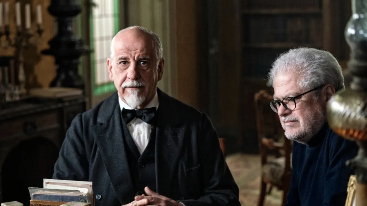 Toni Servillo e Roberto Andò sul set di La stranezza