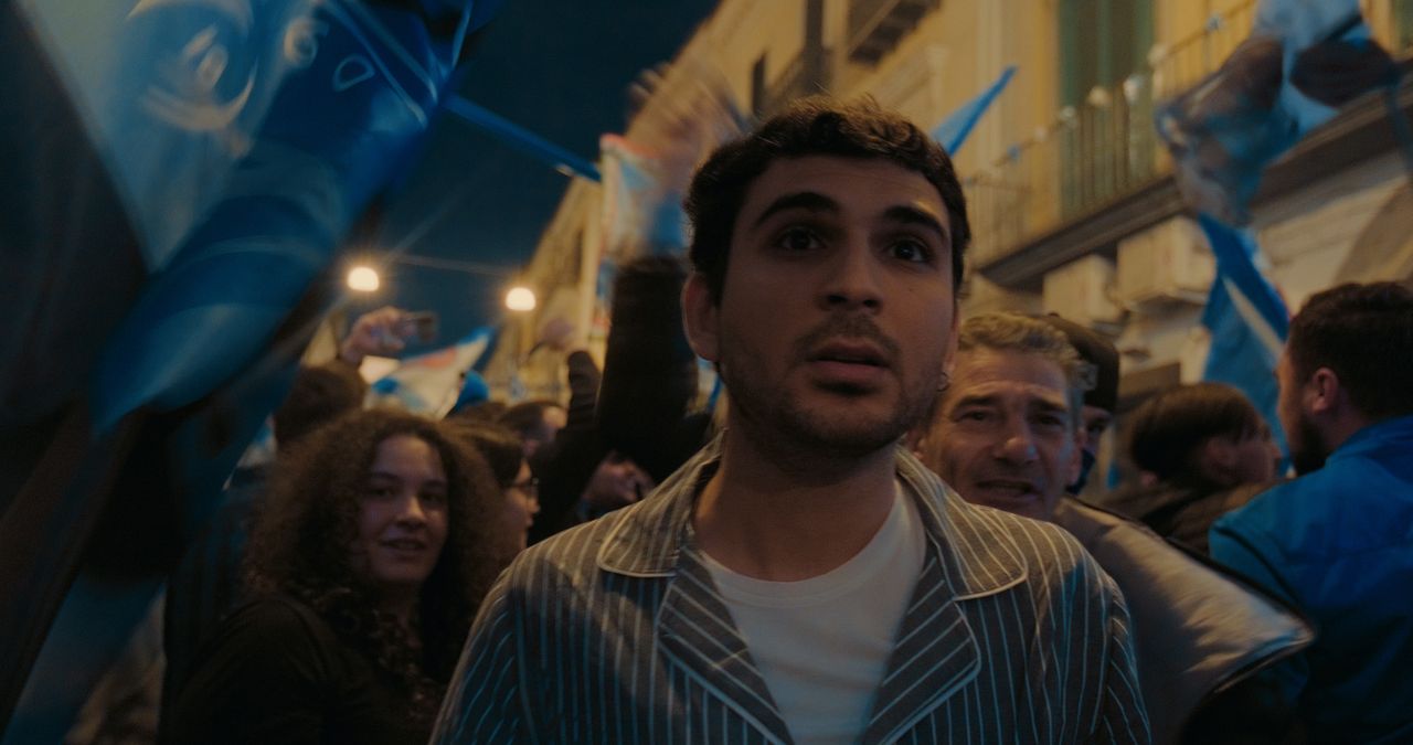 L'opera prima di Alberto Palmiero, 'Tienimi Presente', in anteprima al Festival del Cinema di Roma: trama, cast e biografia del regista.