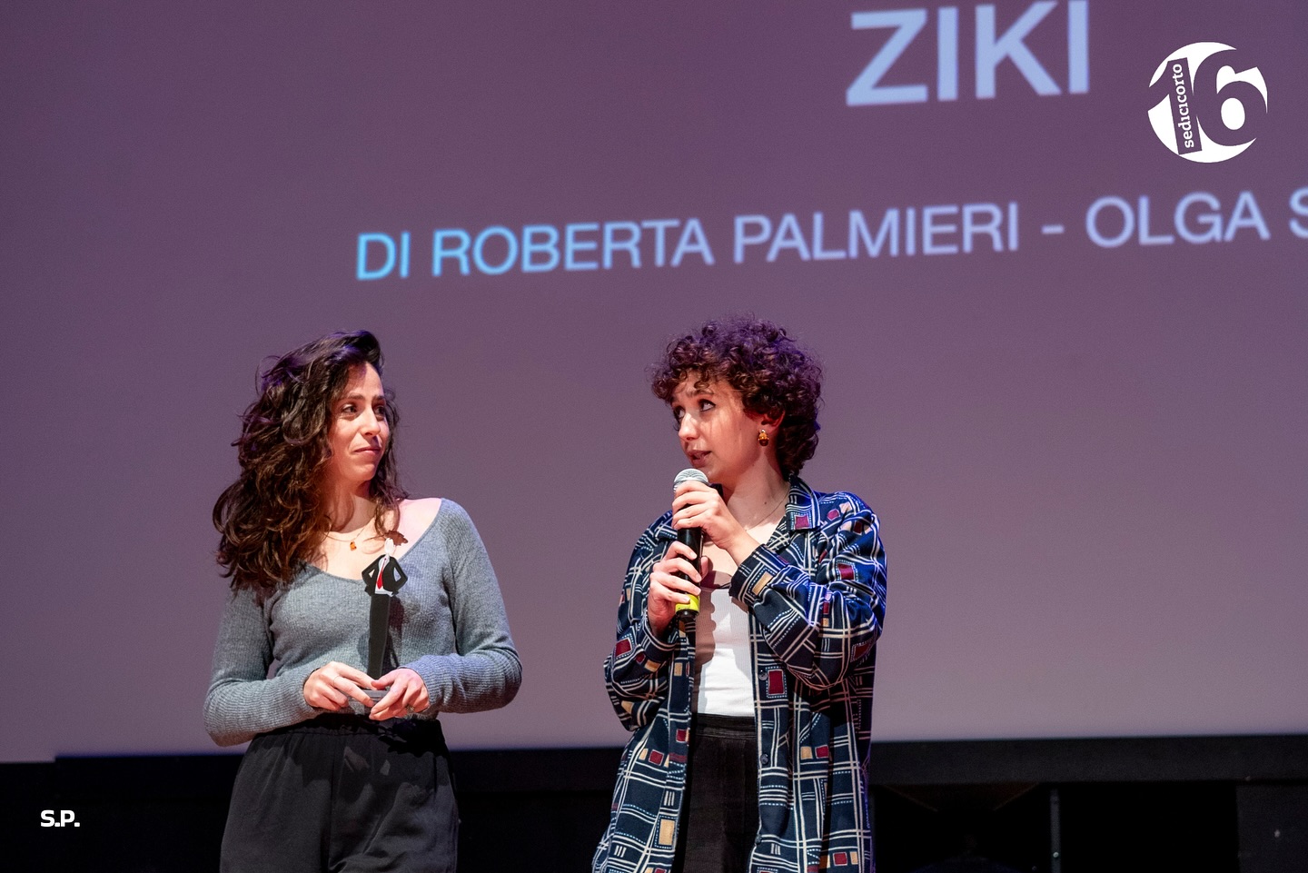 Roberta Palmieri e Olga Sargenti, vincitrici della sezione Cortinloco con Ziki