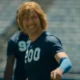 La nuova commedia Disney+ è fuori con i primi due episodi. Protagonista e co-autore, Glen Powell, in crisi d'identità, diventa Chad Powers