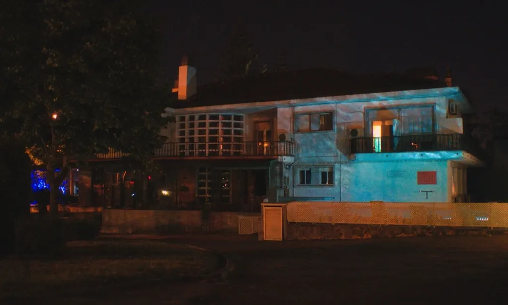 In concorso al Festival dei Popoli, 'Una película de miedo' è il film di Sergio Oksman, che intreccia l'horror e la relazione padre-figlio