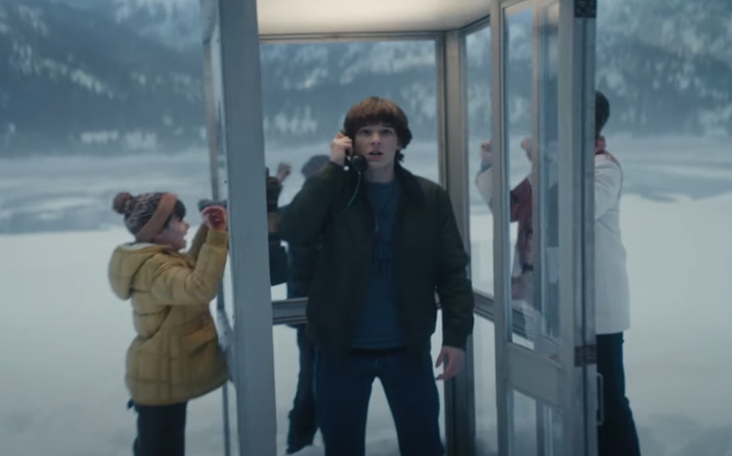 Black Phone 2, la recensione del sequel diretto da Scott Derrickson con Ethan Hawke che torna a vestire i panni del Rapace.