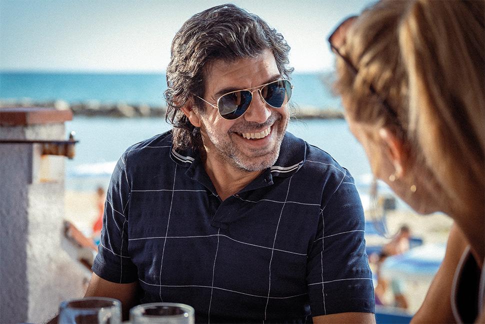 Presentato all'82esima Mostra del Cinema di Venezia, arriva in sala 'Il Maestro' di Andrea Di Stefano, un film sulla libertà e nuovi inizi.