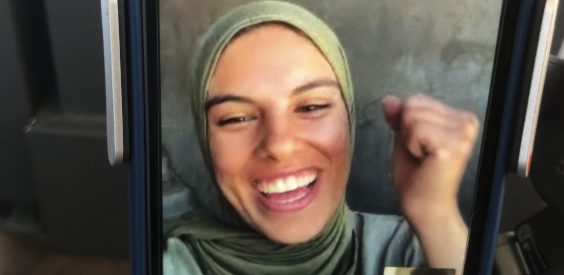 PUT YOUR SOUL ON YOUR HAND AND WALK di Sepideh Farsi