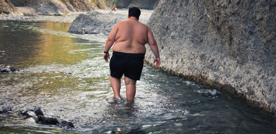 'Proprio qui' è il corto presentato al FilmMaker Festival di Milano. Uno spicchio di storia, tra insicurezza del futuro e voglia di cambiare