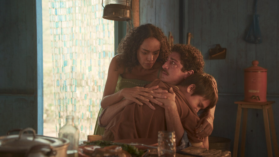 Un pescatore trova la famiglia che ha sempre desiderato superando la solitudine, la ricerca di identità e la possibilità di rinascere