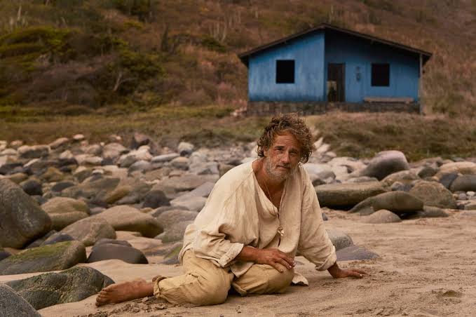 Un pescatore trova la famiglia che ha sempre desiderato superando la solitudine, la ricerca di identità e la possibilità di rinascere