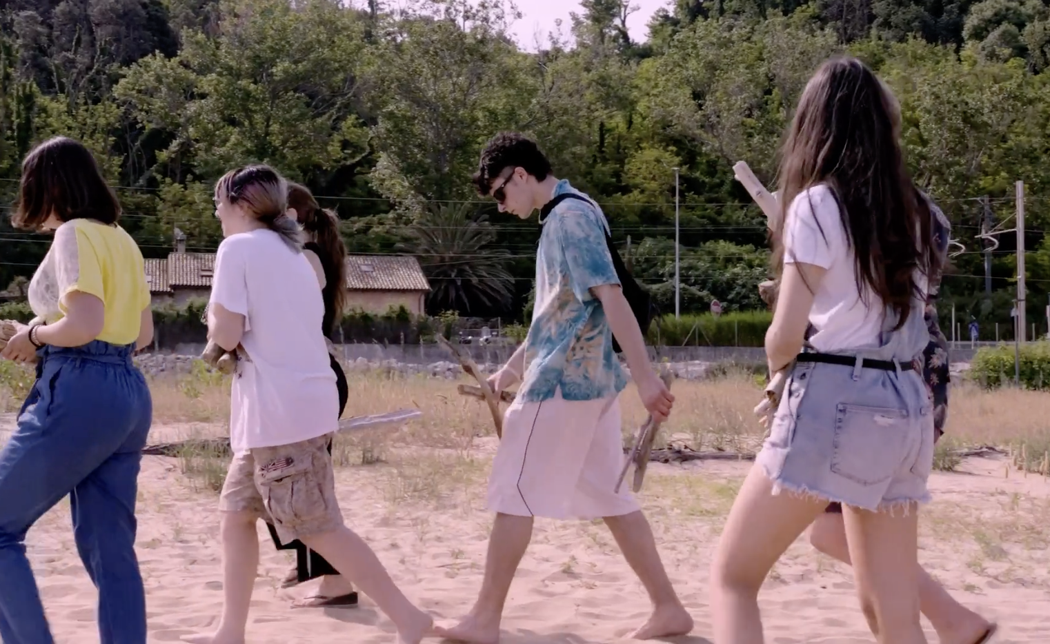 'Le feste senza fine' di Mauro Santini, ispirato a Una storia a fumetti di Alessandro Baronciani. In anteprima al Filmmaker Festival 2025.