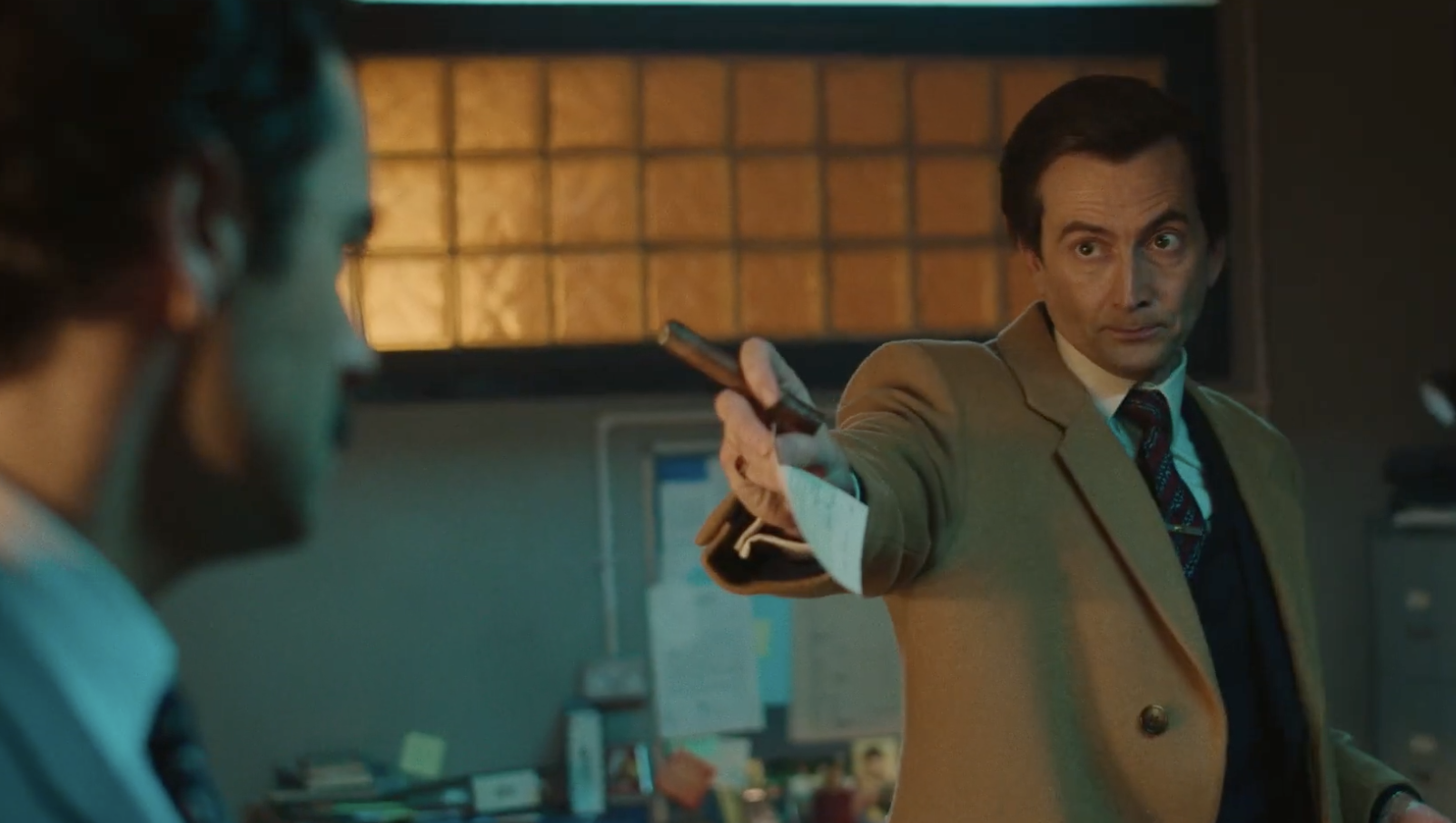 i vincitori degli International Emmy Awards 2025: trionfo britannico con Rivals e Ludwig. Ecco la lista completa e i momenti chiave della cerimonia.