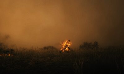 Tra immagini d'archivio, intelligenza artificiale e videogame, 'Aeolus' racconta amaramente il terribile incendio che ha devastato Stromboli