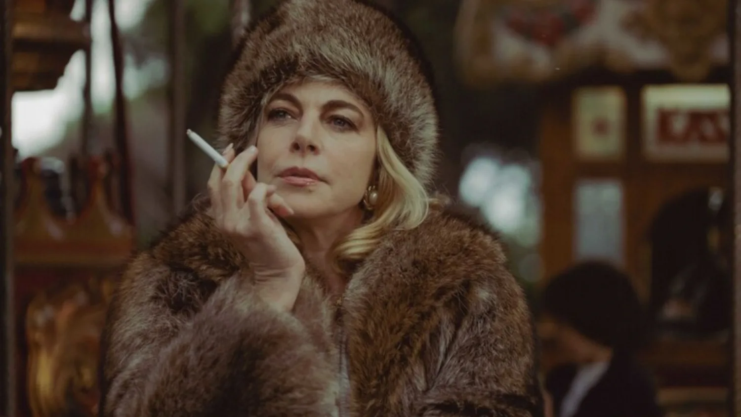 In 'E se mio Padre', una bambina scopre i segreti del padre nell’Italia degli anni di piombo tra mistero e adolescenza.