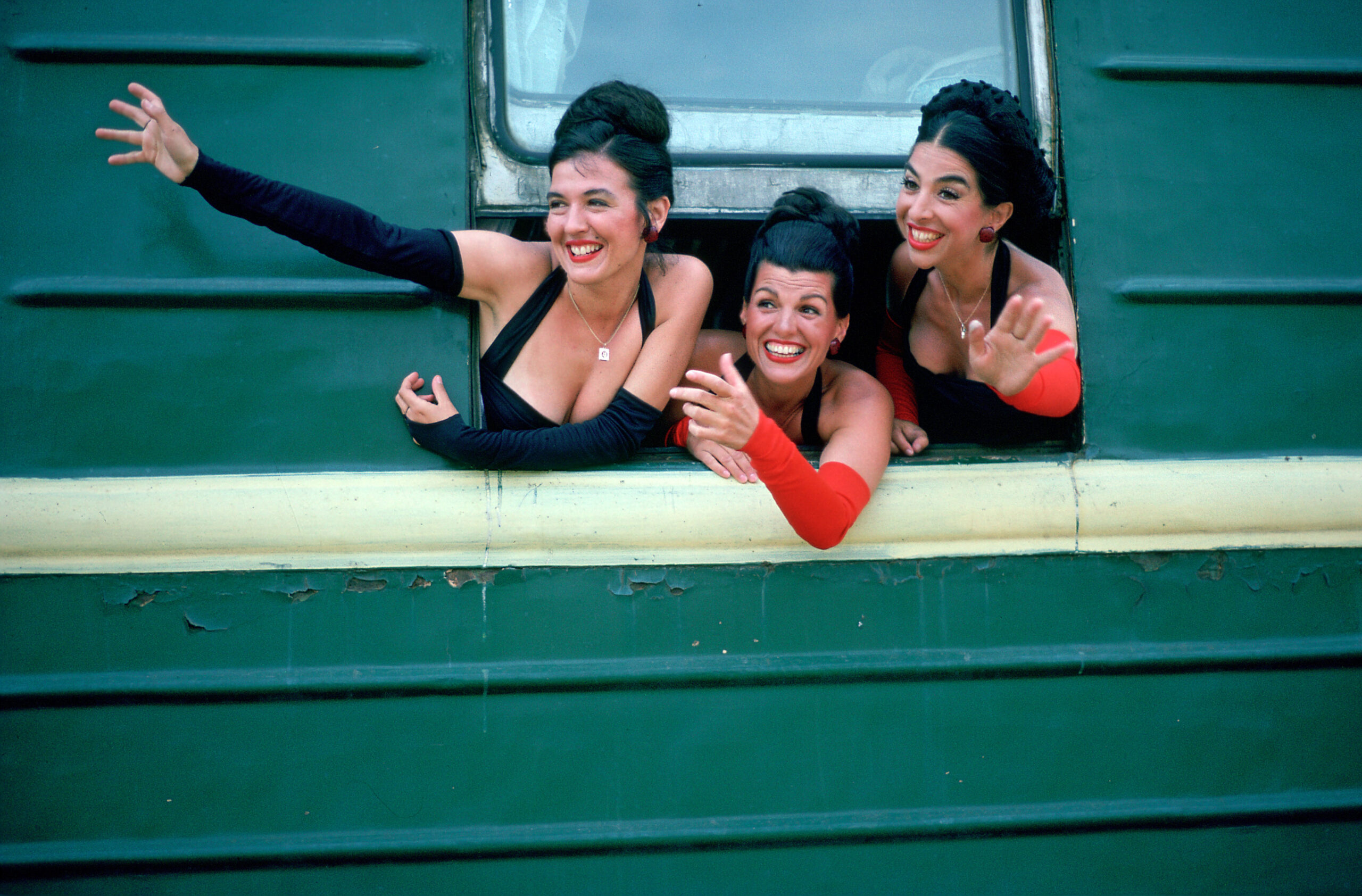 La Berlinale 2026 presenta il poster ufficiale e la retrospettiva “Lost in the 90s”. Dal 12 al 22 febbraio a Berlino, con restauri, omaggi e cinema d’autore.