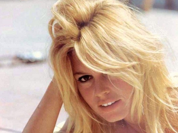 Ci ha lasciato a 91 anni Brigitte Bardot, l'attrice francese, simbolo di trasgressione, bellezza e ribellione