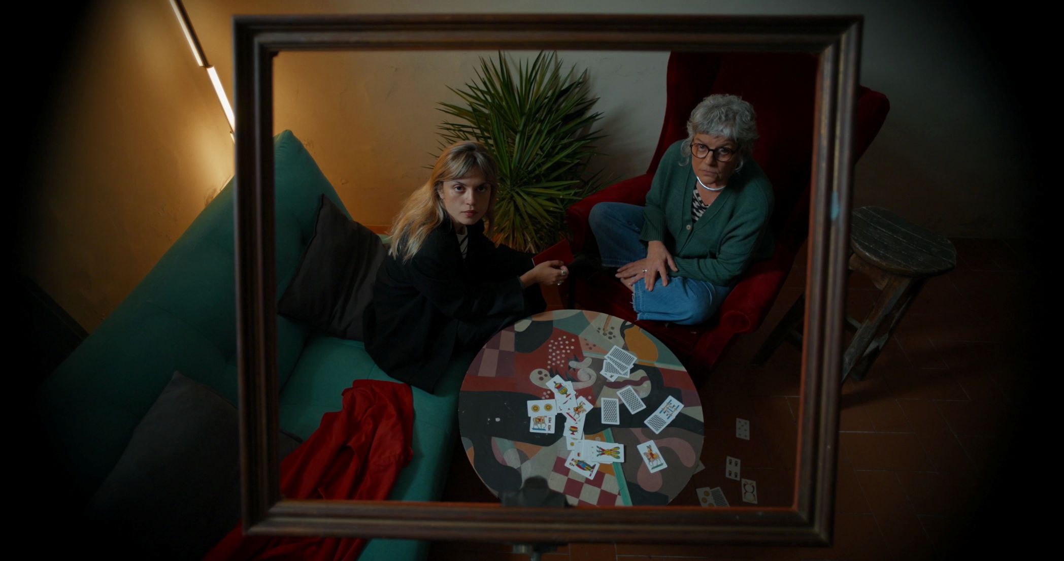 Intervista a Leonardo Malaguti e Dania Rendano su Tua Madre, docufilm che esplora e decostruisce il mito italiano della maternità.