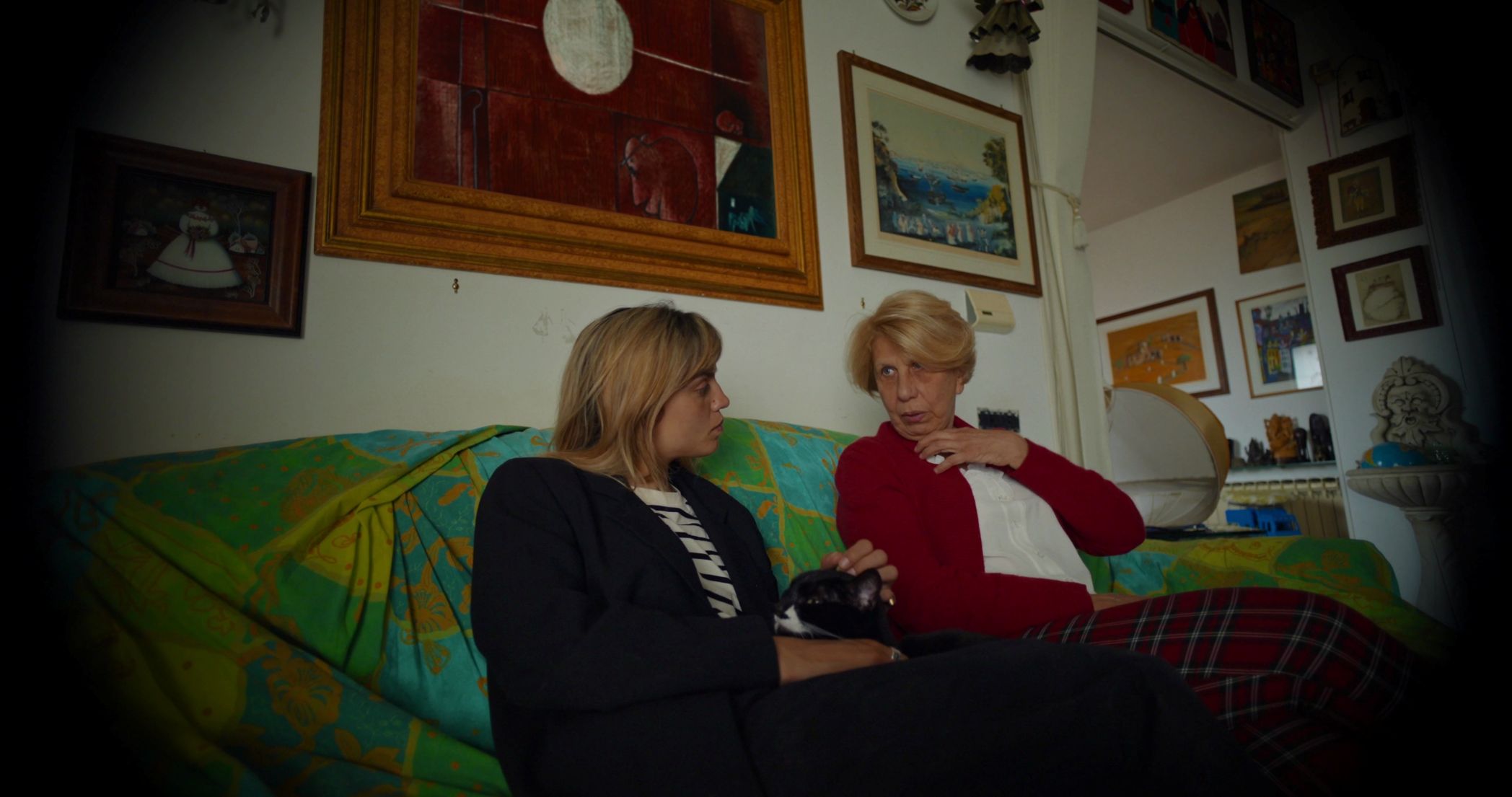 Intervista a Leonardo Malaguti e Dania Rendano su Tua Madre, docufilm che esplora e decostruisce il mito italiano della maternità.