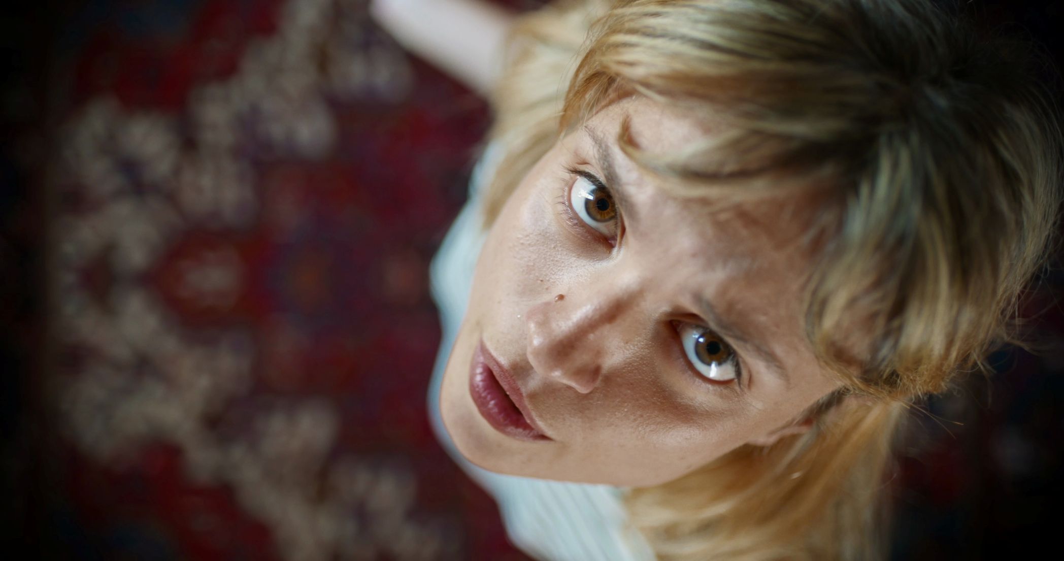 Intervista a Leonardo Malaguti e Dania Rendano su Tua Madre, docufilm che esplora e decostruisce il mito italiano della maternità.