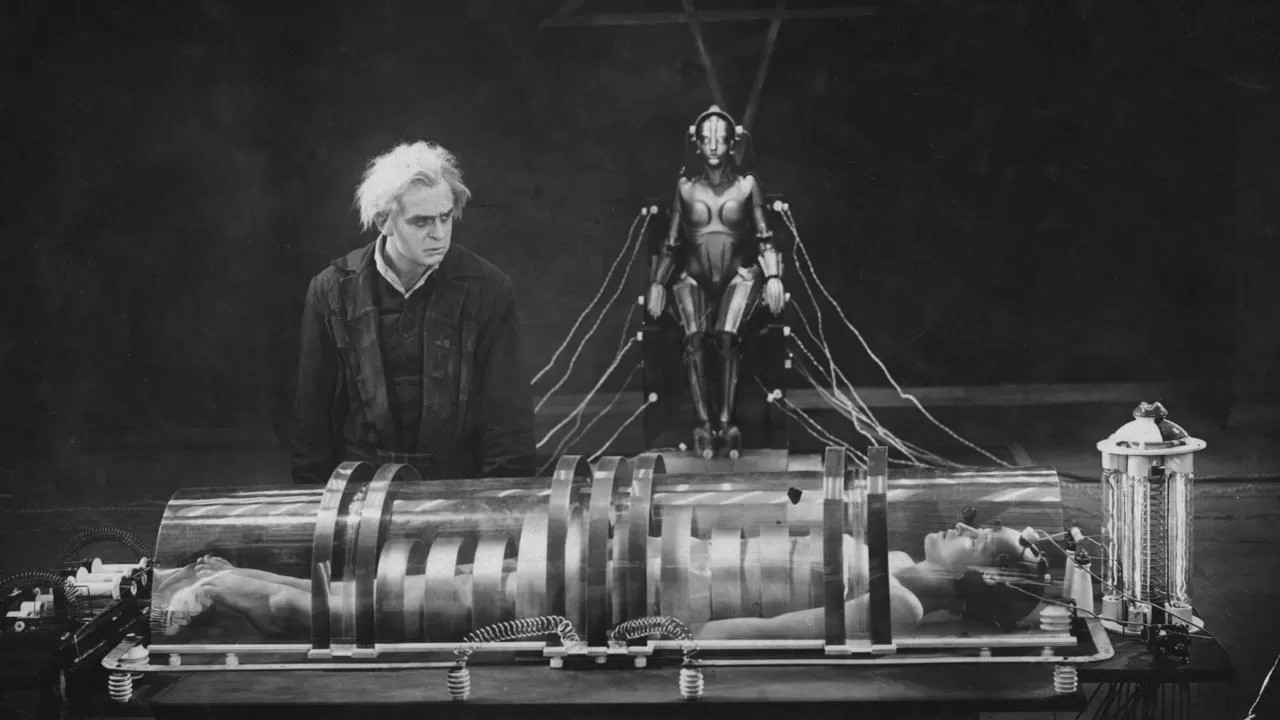 'Metropolis' è un film tedesco del 1927 diretto da Fritz Lang e scritto dalla sceneggiatrice Thea von Harbou