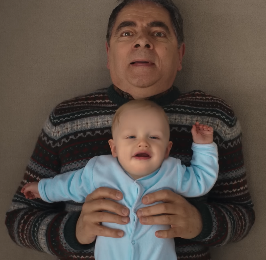 La nuova serie Netflix con Rowan Atkinson si conclude con un finale aperto: ecco cosa sappiamo davvero sul futuro di Man vs Baby.