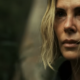 Charlize Theron lotta per sopravvivere nella wilderness australiana in 'Apex', il nuovo thriller Netflix. Trailer e uscita il 24 aprile.