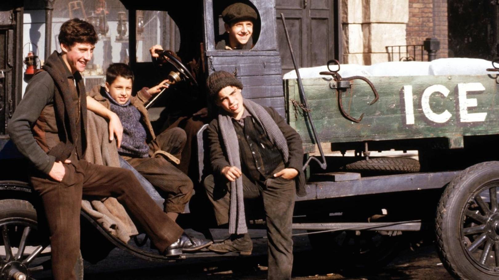 C'era una volta in America è un film del 1984 diretto da Sergio Leone e interpretato da Robert De Niro, James Woods ed Elizabeth McGovern.