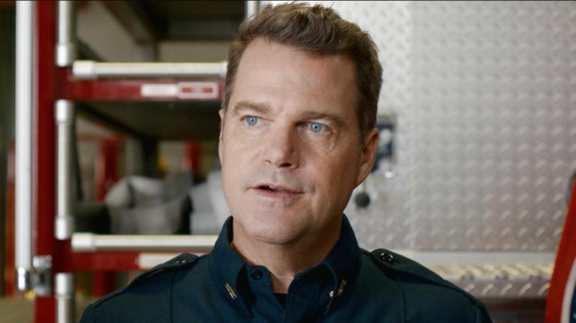 Il capitano Don Hart (Chris O'Donnell) in una scena della serie © Don Hart (Chris O'Donnell) e Ryan (Michael Provost) in una scena di 9-1-1: Nashville © 20th Television