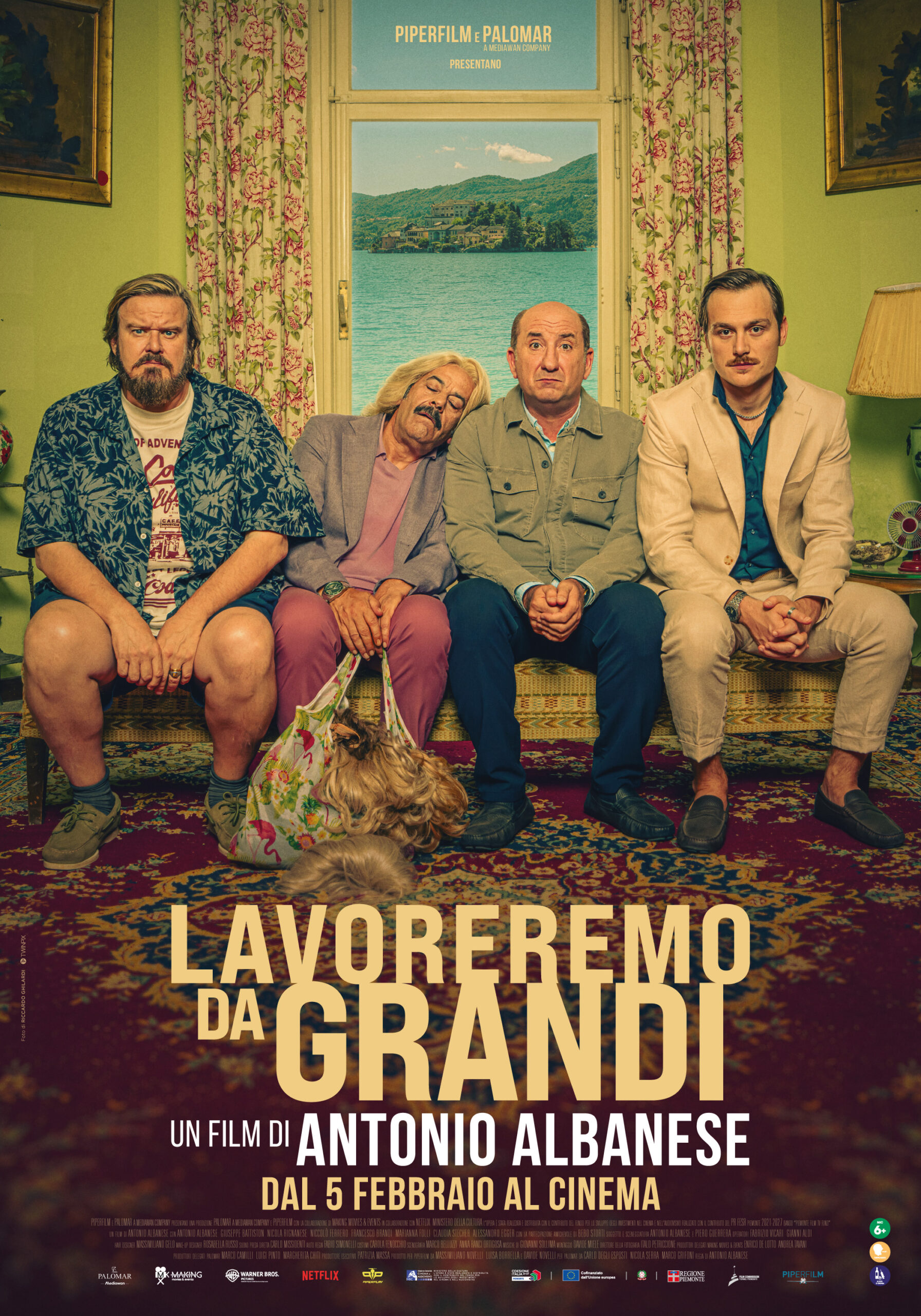 Scopri il trailer e il poster di Lavoreremo da grandi, la nuova commedia con Antonio Albanese, Giuseppe Battiston e Nicola Rignanese.