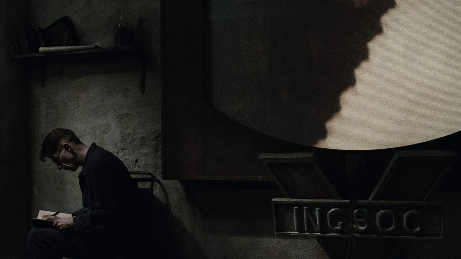 Winston Smith (John Hurt) in una scena di Orwell 1984 ©Metro-Goldwin-Mayer