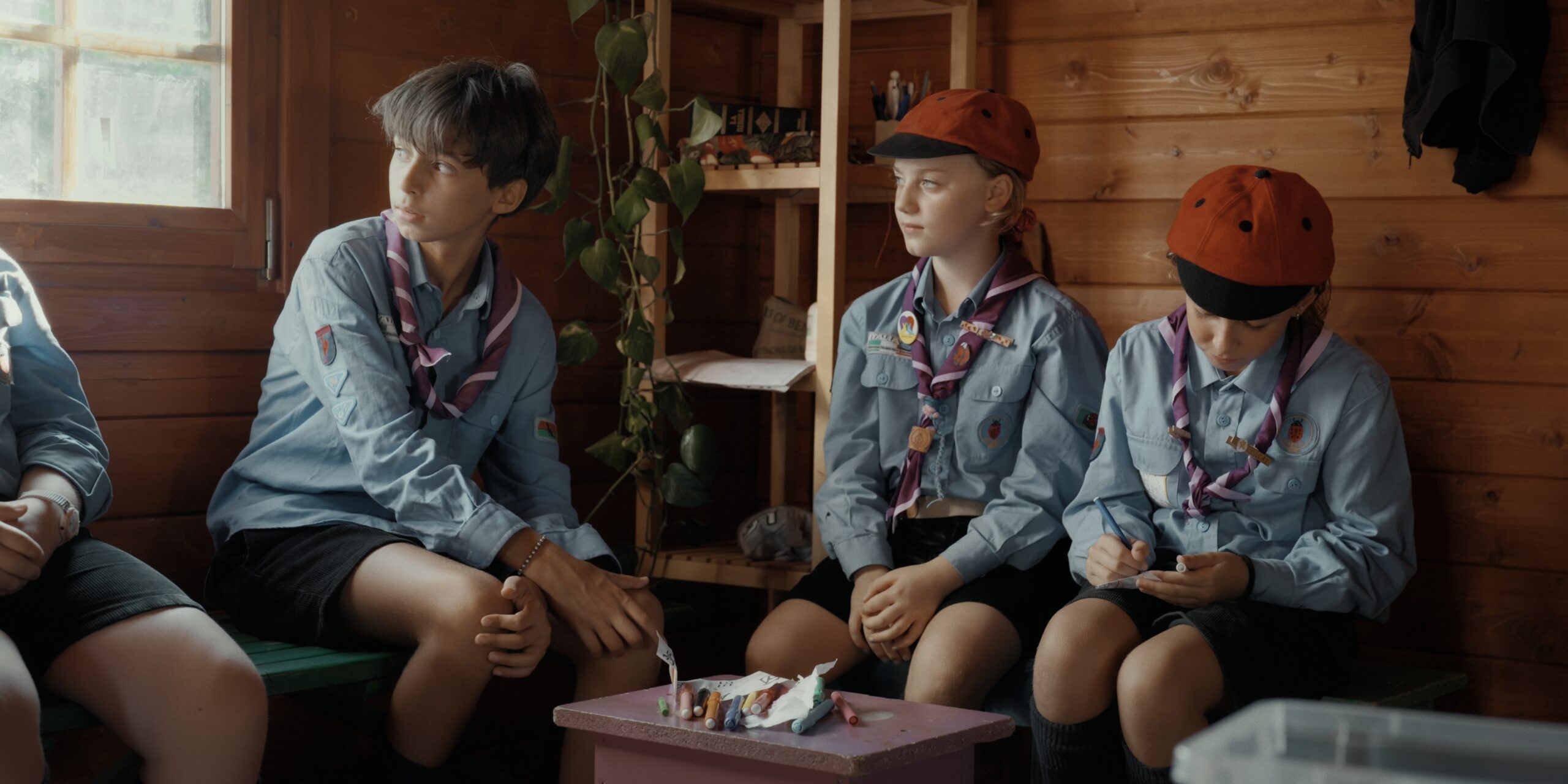 'Cose particolari durante le messe' è il cortometraggio di Emma Gasparini Papotti che osserva la messa attraverso gli occhi di giovani scout